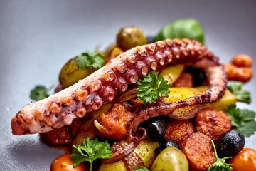 Crédence de cuisine en verre imprimé Plats de repas The process of eating the delicious grilled octopus. jukkumi bokkeum is korea traditional webfoot octopus with vegetable stir fry.
