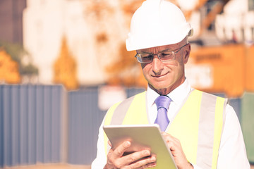 Construction manager controlling building site and tablet device