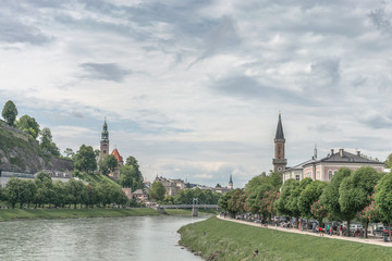 Obraz premium Beautiful old City within the river - Salzburg, Austria