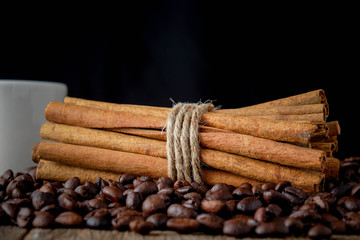 Coffee beans with cinnamon A mixture of popular drinks.