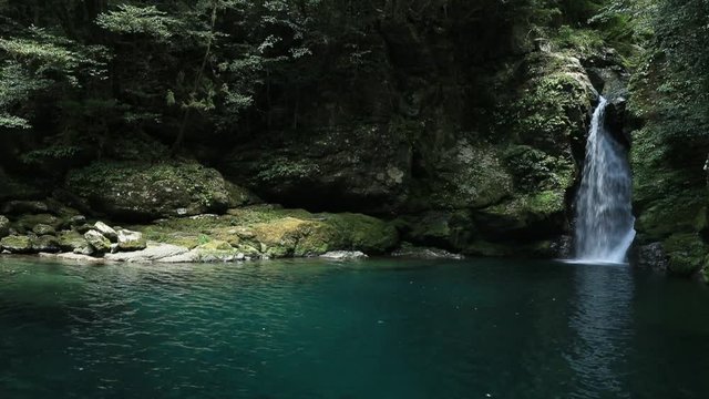 にこ淵（高知県いの町）　右パン