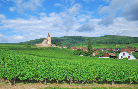 der Weinort Hunawihr nahe Riquewihr im Elsass(Grand Est),Frankreich