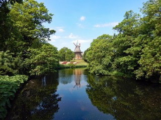 Fototapeta na wymiar Die Herdentorswallmühle in Bremen – auch Herdentorsmühle genannt