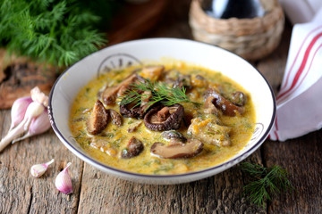Thick soup of dried mushrooms with onions, carrots and cream.