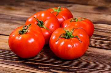 Ripe tomatoes on wooden table