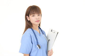 微笑む女医