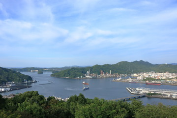 Fototapeta na wymiar 高知市　五台山展望台からの眺望　船が旋回中　明け方