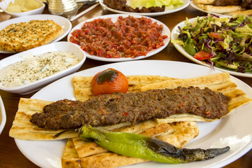 Türk Mutfağı; Türk Yemekleri; Adana Kebap