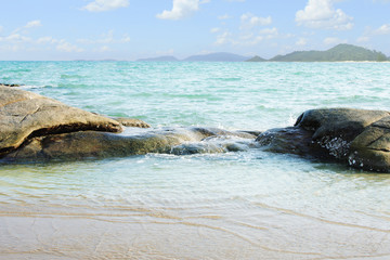Fototapeta premium Tropical beach in Thailand with deep blue sea. seascape concept.
