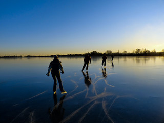 Fototapeta na wymiar Ice skating Reeuwijk