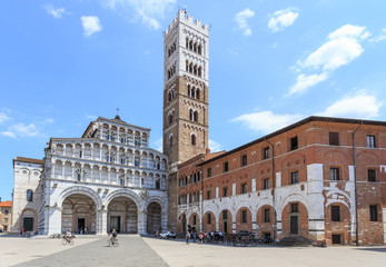 Fototapeta na wymiar Romanesque Facade and bell tower of St. Martin Cathedral in Lucca, Tuscany