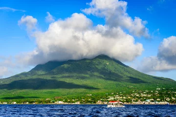 Papier Peint photo Caraïbes The Nevis Volcano at Saint Kitts and Nevis in the Caribbean. 
