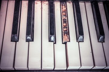 piano Worn out
