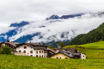 Fototapeta na wymiar Dorflandschaft in der Schweiz
