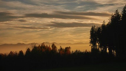 Bergkulisse im Abendrot