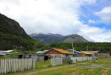 Fototapeta na wymiar Houses in Villa O'Higgins, Carretera Austral, Patagonia, Chile