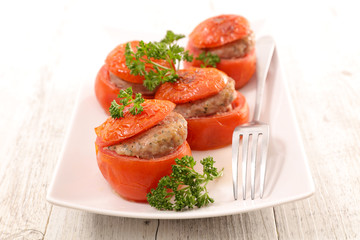 baked tomato with beef