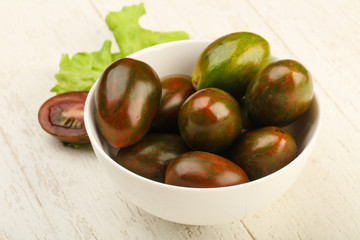 Black tomato - Kumato © Andrei Starostin