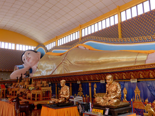 Sleeping buddha statue