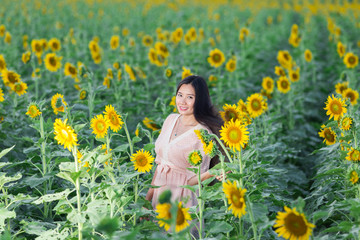 Fototapeta na wymiar portrait Asia women in sunflower garden