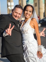 Newlywed couple ar having fun in Berlin