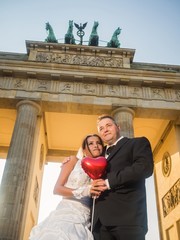 Smiling newlywed couple at Brandenburger Gate in Berlin © arianarama