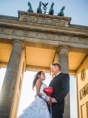 Smiling newlywed couple at Brandenburger Gate in Berlin © arianarama