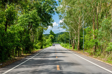 Obraz premium country road with blue sky