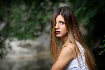 Naklejka premium Outdoors portrait of attractive blonde girl