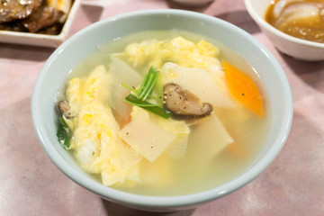 卵と野菜のスープ