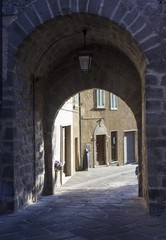 Fototapeta na wymiar historic city centre of the medieval city of Abbadia San Salvatore in Tuscany, Italy. Archway to the fortress