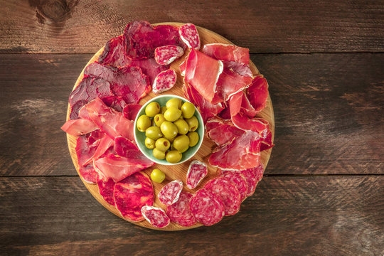 Overhead photo of Spanish cold meats platter with olives