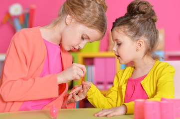 Obraz na płótnie Canvas little girls doing manicure