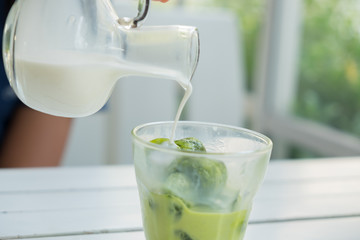 Rinse milk on the green tea ice cubes.