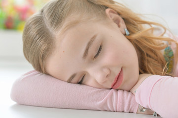 Obraz na płótnie Canvas Cute little girl sleeping