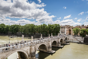 Brücke über den Fluss Tiber in Rom
