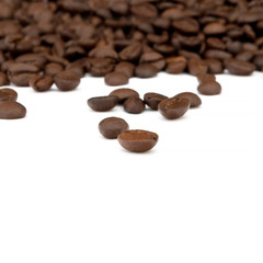 Naklejka premium Coffee beans isolated on white background.