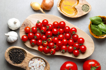 Świeże pomidory z przyprawami