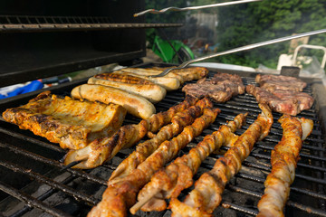 Grillfleisch auf dem Grill