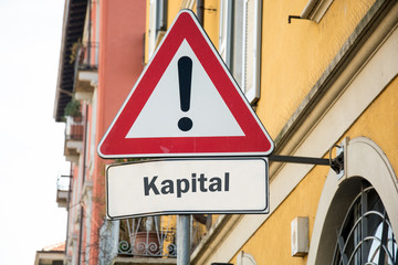 Schild 213 - Kapital