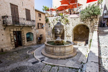 Fototapeta na wymiar fountain in french village
