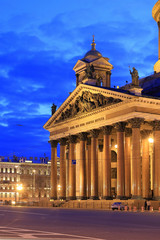 Fototapeta premium The facade of St. Isaac's Cathedral at night in St. Petersburg