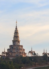 Obraz premium phasornkaew temple of Thailand in the morning