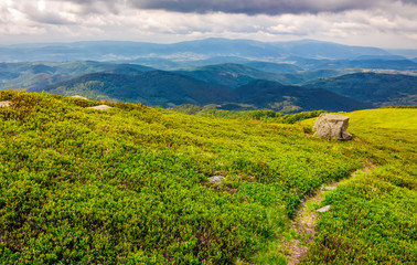 Obraz premium footpath down the hill through mountain ridge