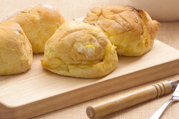 焼きたてバターパン