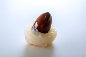 Purified lychee flesh with seeds