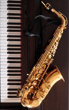 Saxophone on digital piano
