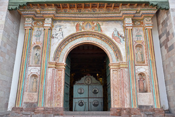 Portail de l'église coloniale d'Andahuaylillas au Pérou