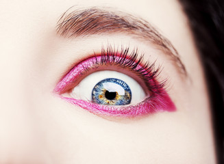 Obraz premium A beautiful insightful look woman's eye. Close up shot