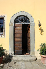 Fototapeta na wymiar Eingangstür in der Toskana